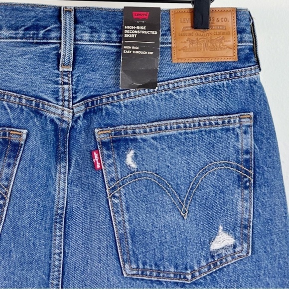 NWT Levi’s High Rise Deconstructed Denim Mini Skirt Stuck in the Middle Wash - Picture 8 of 9